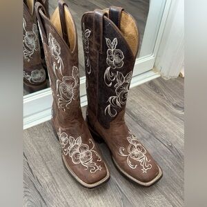 Floral cowgirl boots